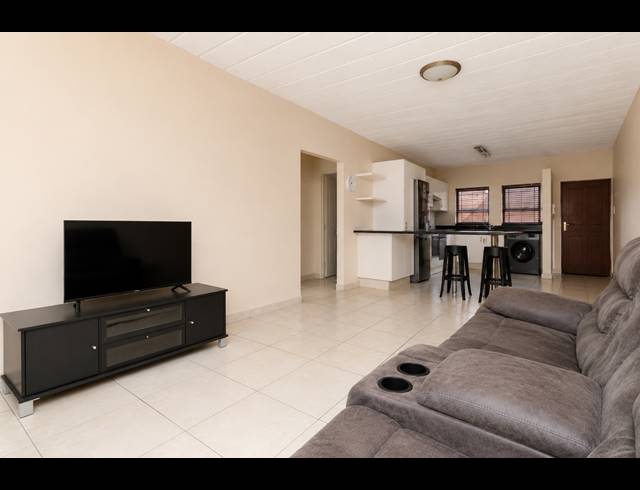 2 BEDROOM APARTMENT FOR SALE IN SUNNINGHILL